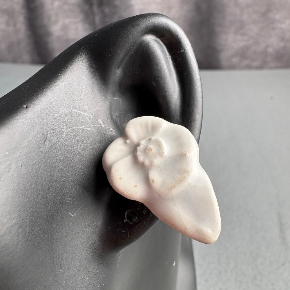 Vintage White Ceramic Flower Clip On Earrings Floral Asymmetrical Studs